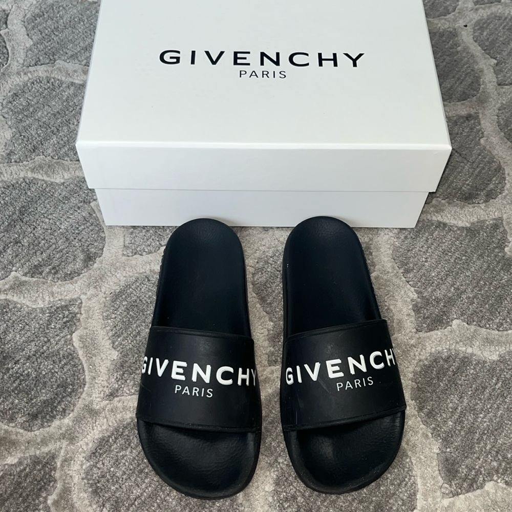 ✨🖤Givenchy Slides🖤✨